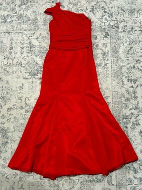Elegant One-Shoulder Red Evening Gown